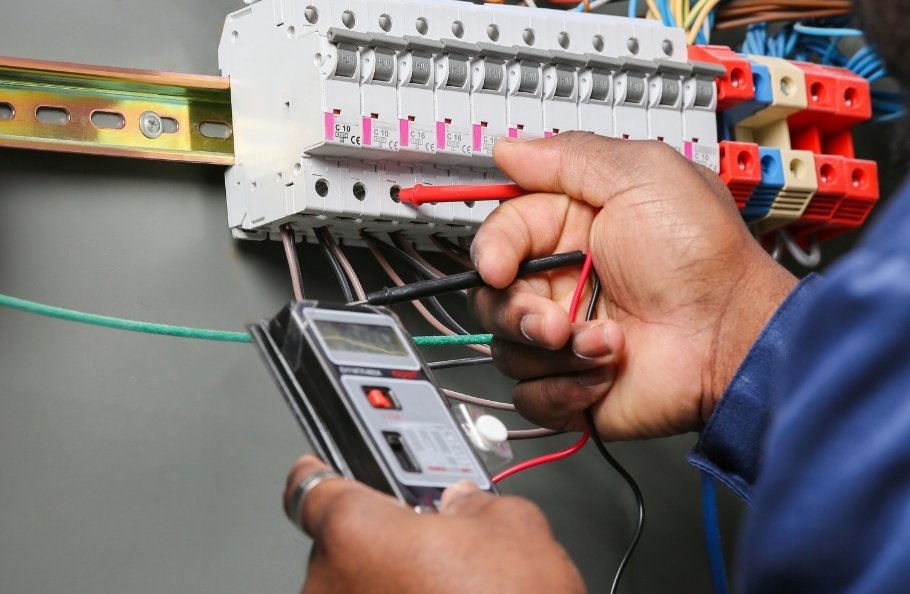 Choosing the Right Electrician for Your Commercial EICR