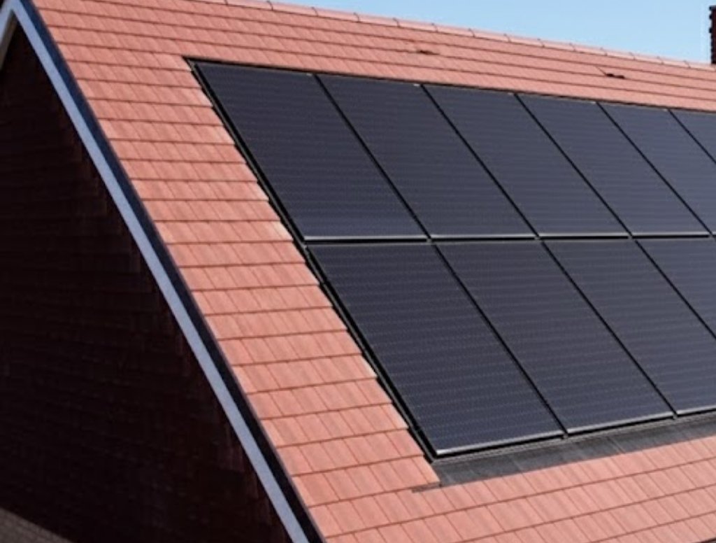 Integrated Solar Panels vs Traditional Solar Panels