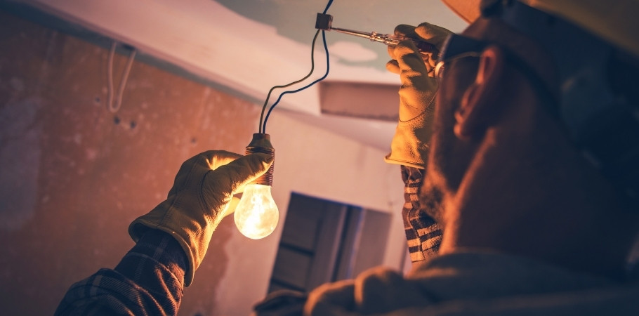 What Makes a NAPIT Contractor Different from Other Electricians
